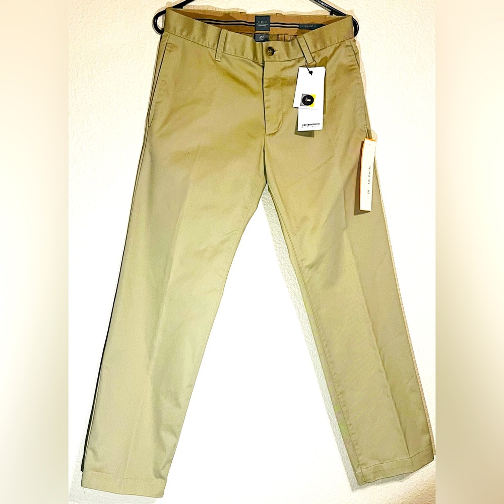 Classic Gap Khakis Teen’s Pants. Brand New Without Tags. Size : 29W x 30L